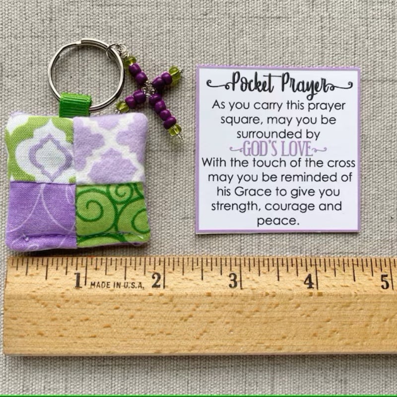 ✝️Cilifer® Best Encouraged And Blessed Gift - Prayer Cube Keychain